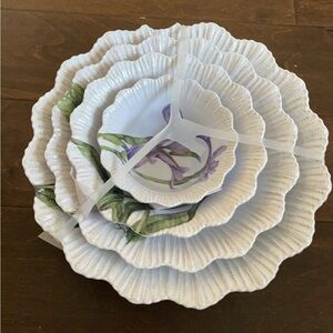 Shabby Chic Set of 4 Flower shaped Melamine Serving Bowls White Multicolor